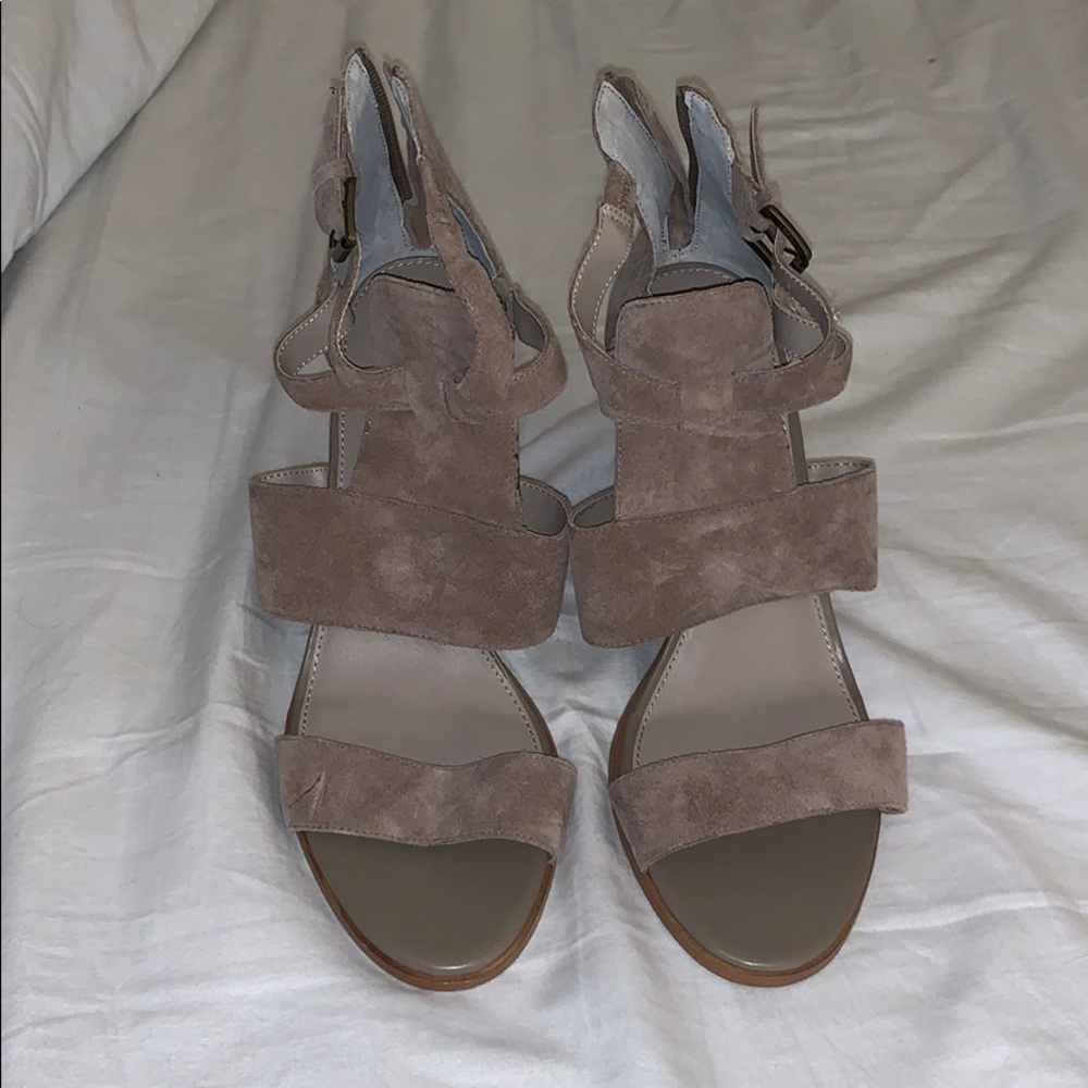 Hinge Tan Block Sandals